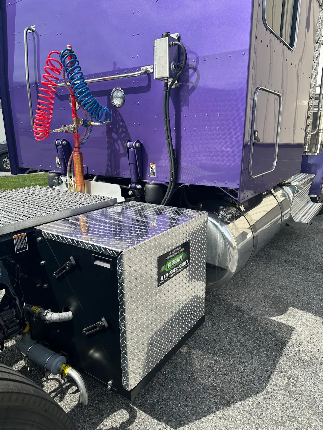 Go Green APU mounted on a truck frame, manufacturer reference